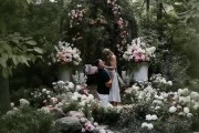 独家：泰勒·斯威夫特与NFL巨星订婚背后，16亿与7000万财富的惊人合并！