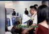 航班因天气原因备降太原，乘客情急向工作人员下跪，海航回应