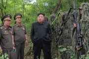 金正恩视察特战部队，朝鲜新型狙击步枪与神秘伪装服首次曝光！